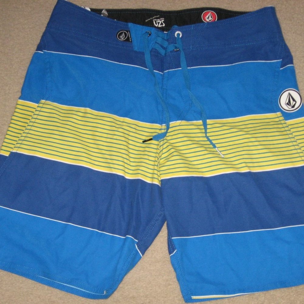 Volcom Swim Shorts Size 32 NWOT